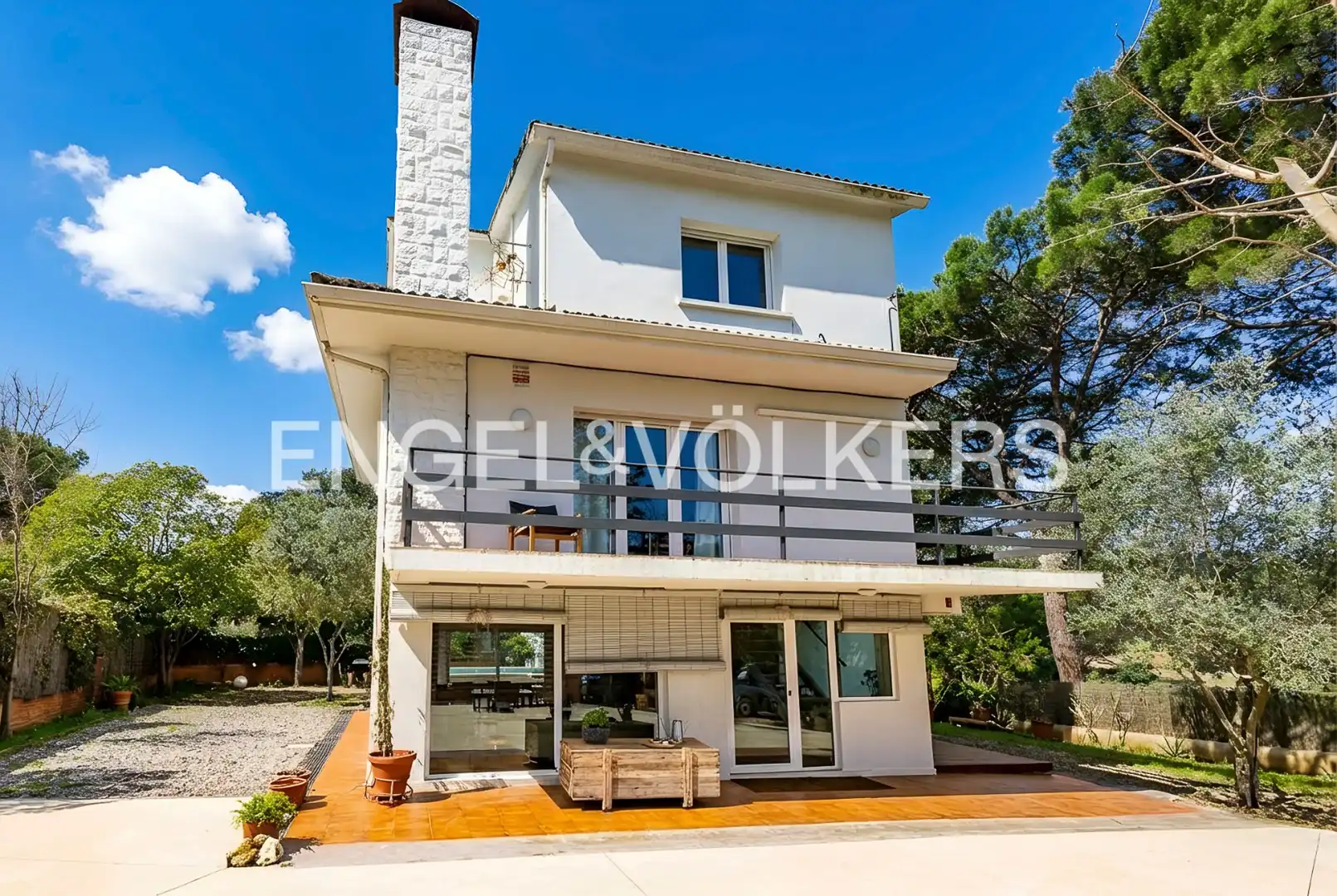 Vista exterior de Casa o xalet en venda en Sant Cugat del Vallès amb Aire condicionat, Calefacció i Jardí privat