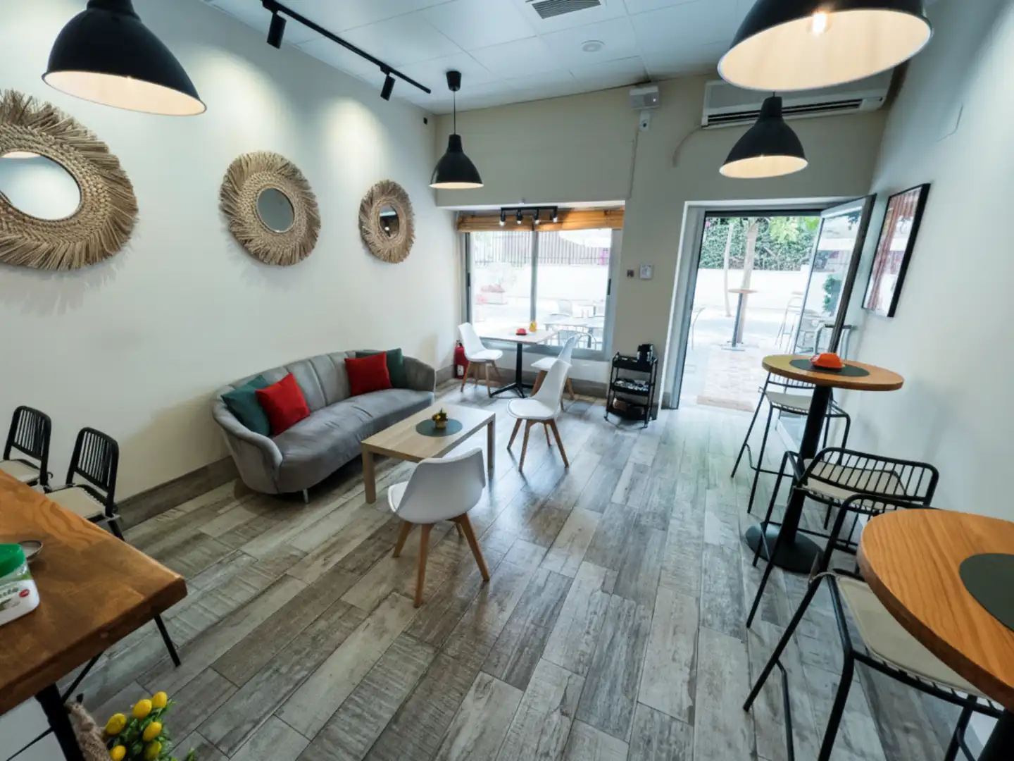 Local en traspaso en Marbella con Terraza y Amueblado