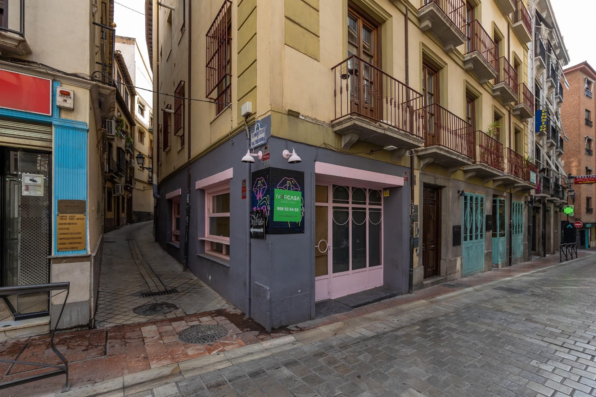 Vista exterior de Local de alquiler en  Granada Capital