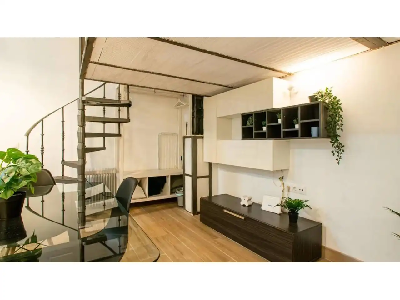Study for sale in Barcelona  with Parquet flooring