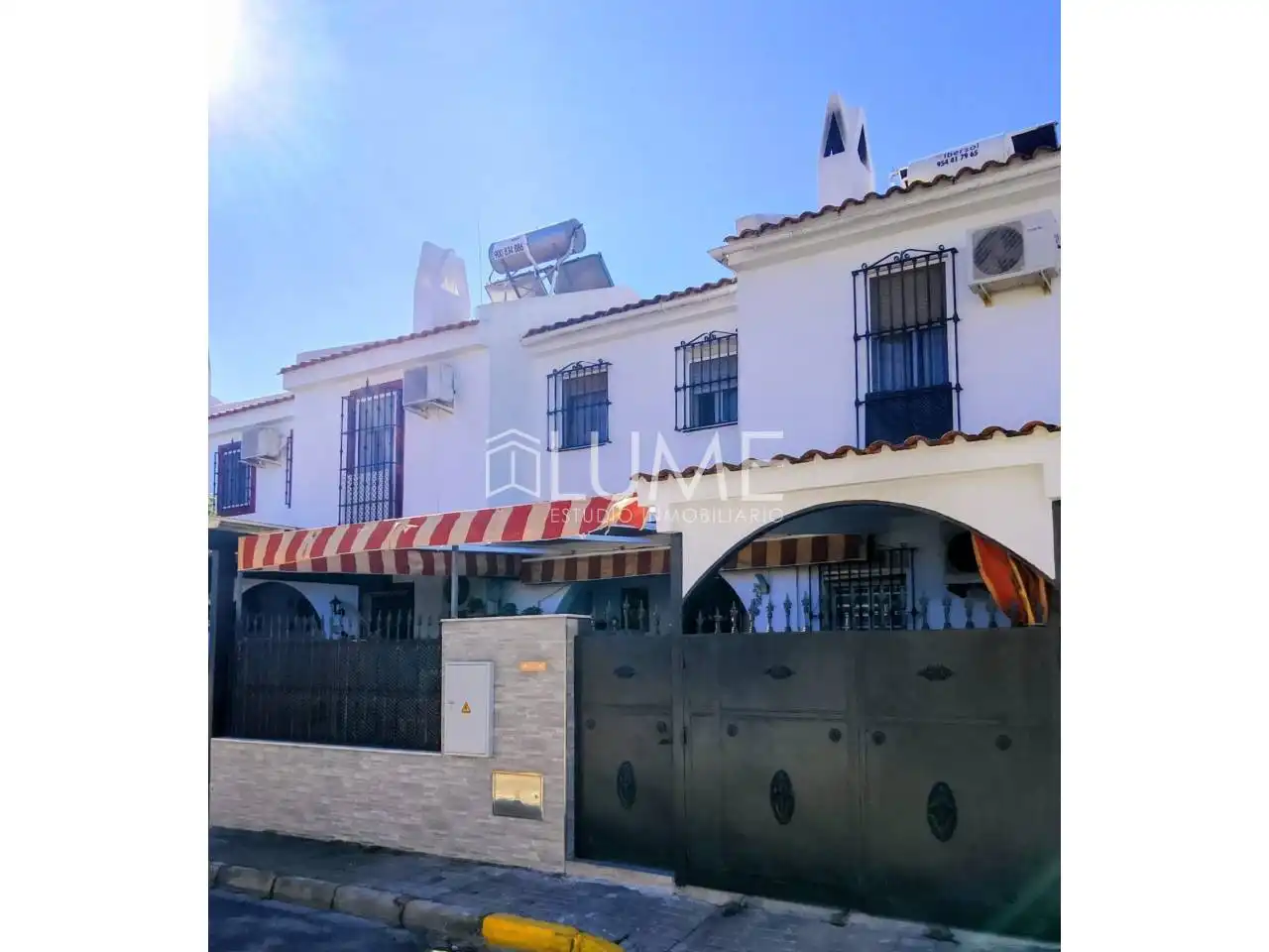 Exterior view of Houses for sale in Sevilla
