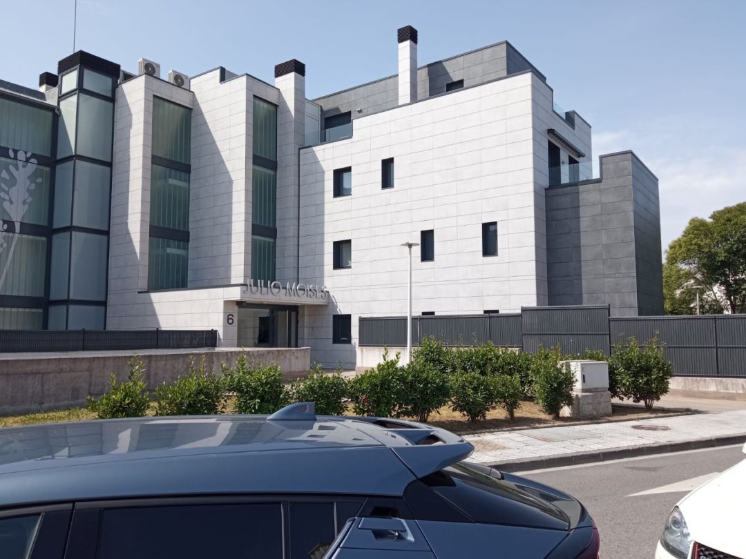 Vista exterior de Pis en venda en Santa Cruz de Bezana amb Calefacció, Jardí privat i Traster