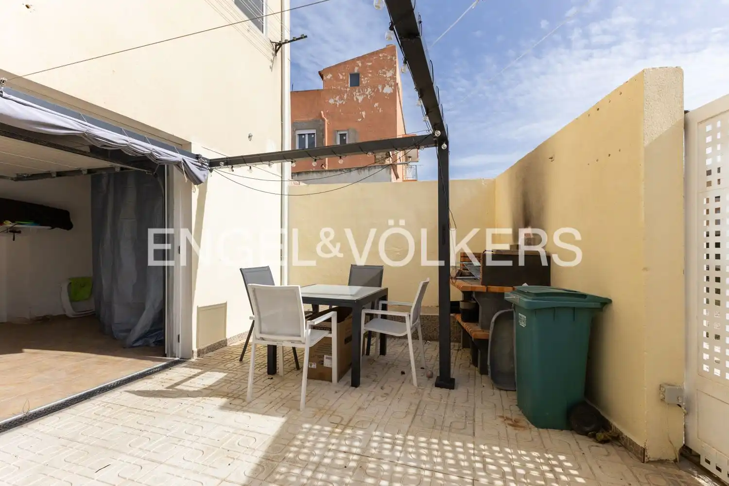 Terrace of Houses for sale in Requena  with Air Conditioner, Heating and Storage room