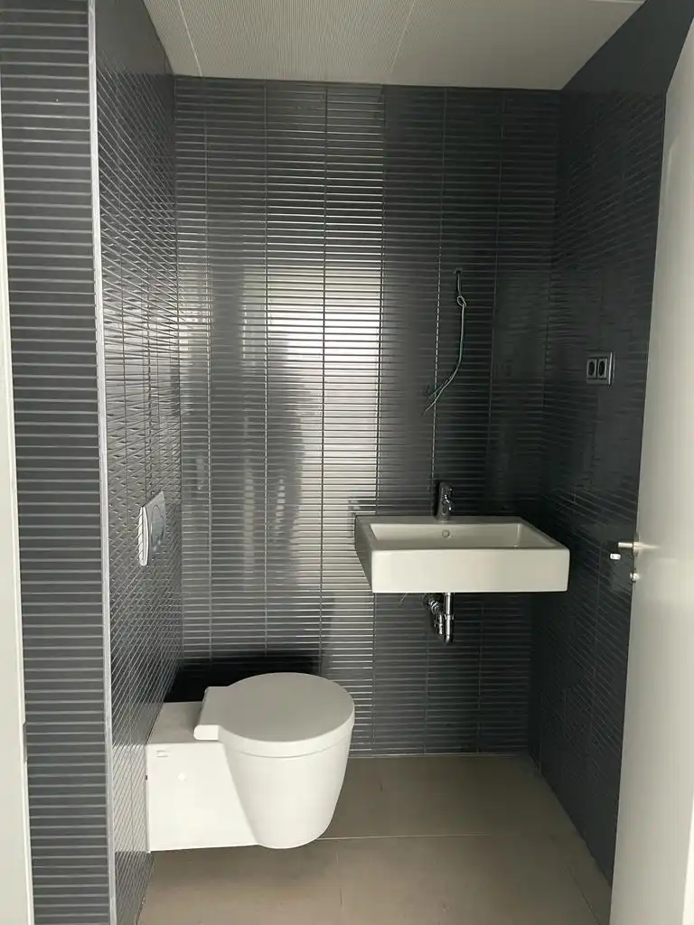 Badezimmer von Büro zur Miete in Murcia mit Klimaanlage