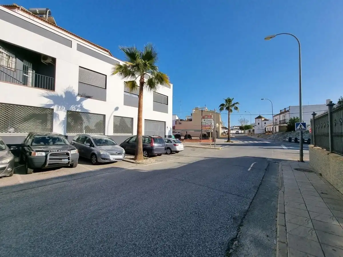 Local commercial à vendre à Avenida de Benacazón 5, imagen 2