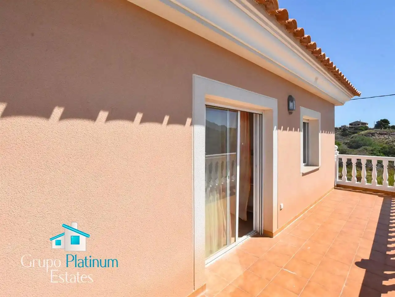 Vista exterior de Casa o xalet en venda en Águilas amb Aire condicionat, Jardí privat i Piscina