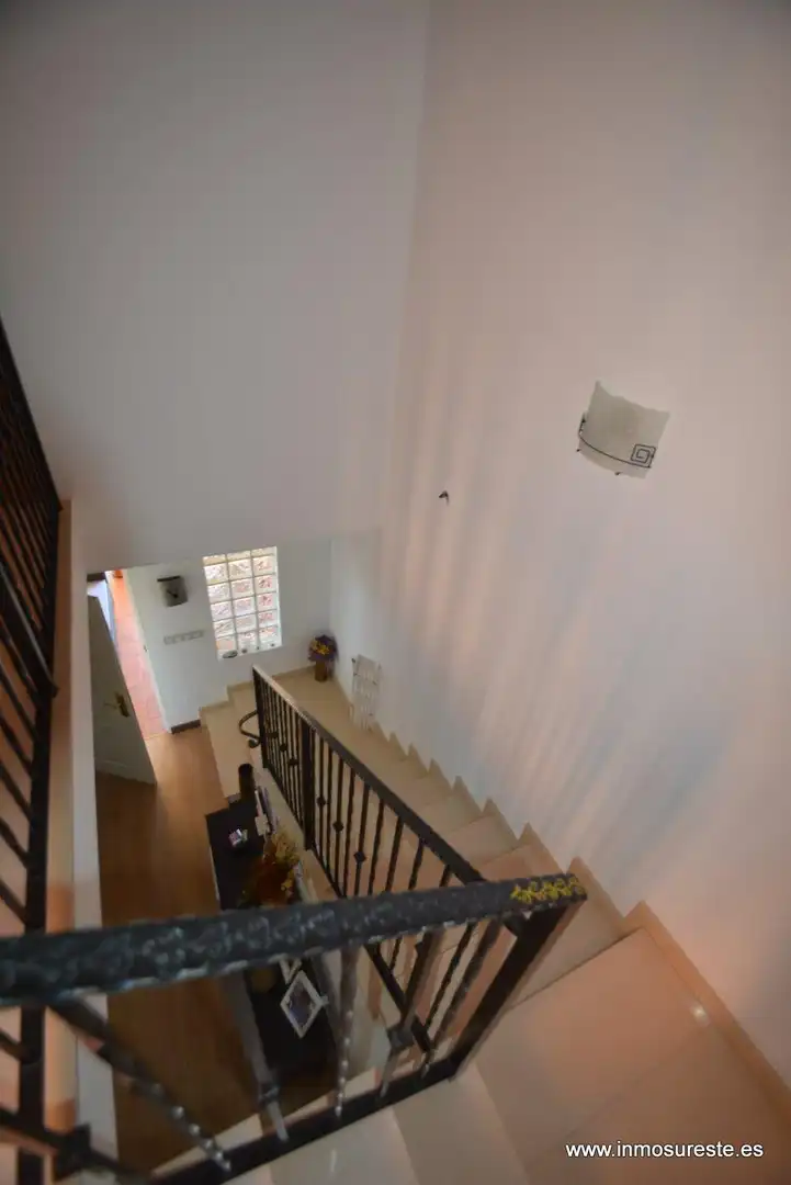 Casa adosada en venda en Orihuela amb Aire condicionat, Terrassa i Balcó