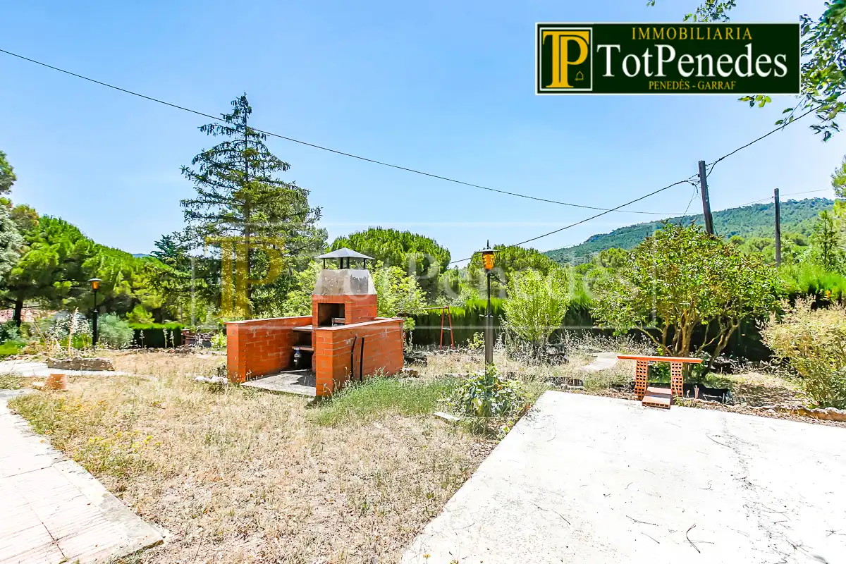 Haus oder Chalet zum Verkauf in Querol mit Heizung, Privatgarten und Abstellraum
