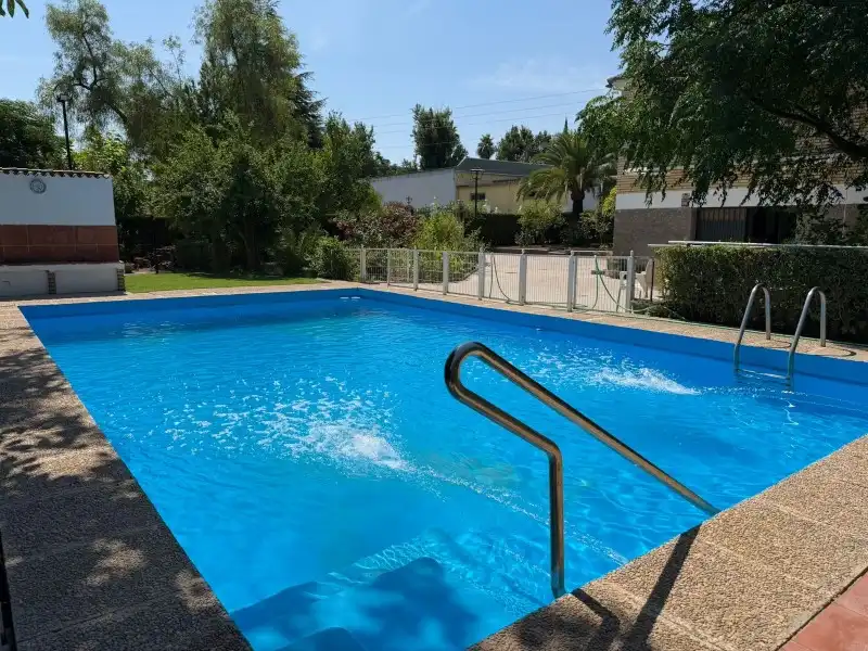 Piscina de Finca rústica en venta en Lucena