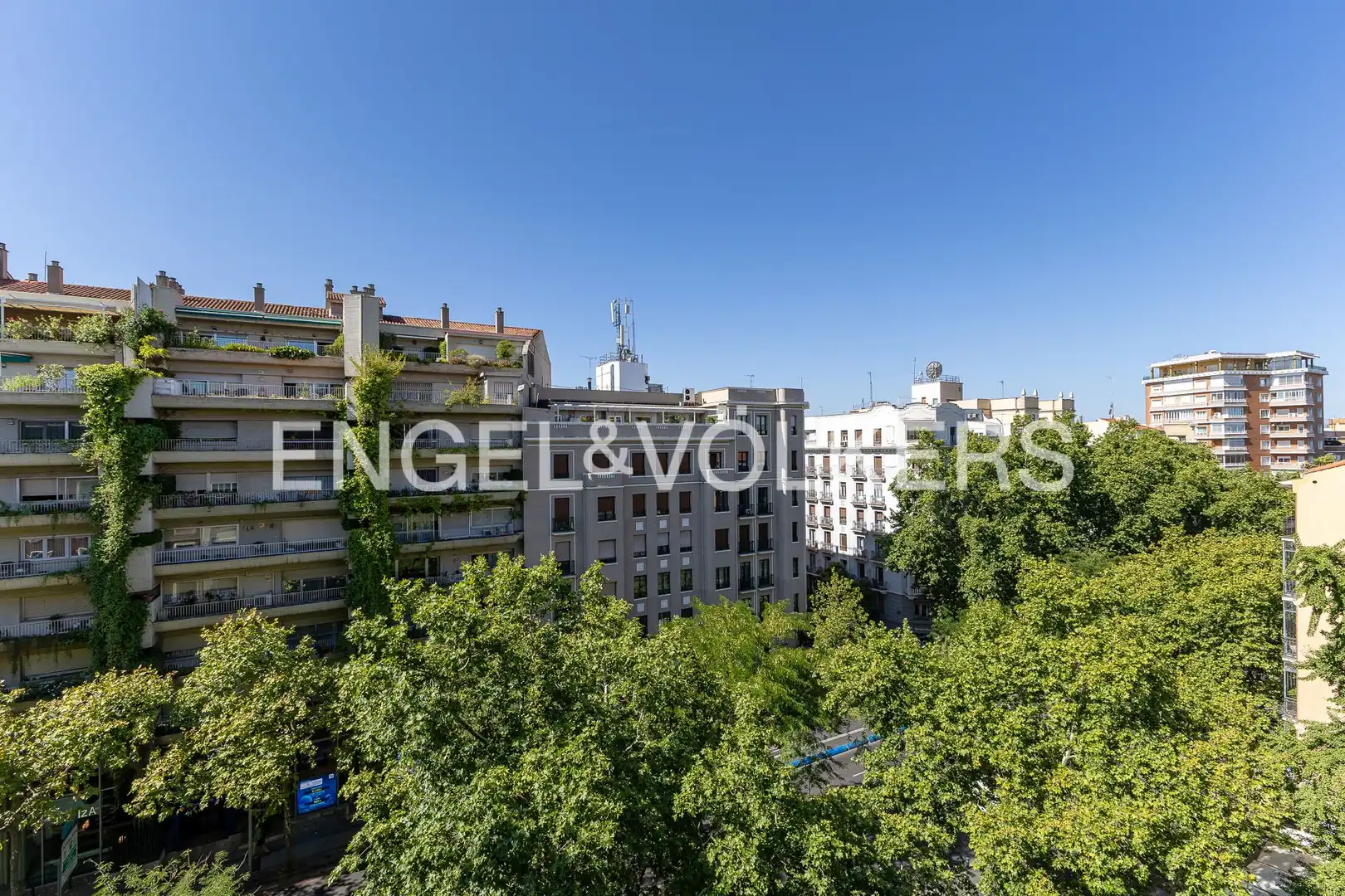 Vista exterior de Piso de alquiler en Madrid con Aire acondicionado, Calefacción y Terraza