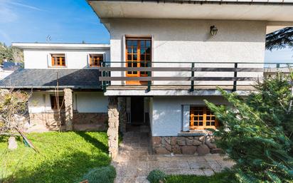 Vista exterior de Casa o xalet en venda en Cercedilla amb Calefacció, Jardí privat i Terrassa