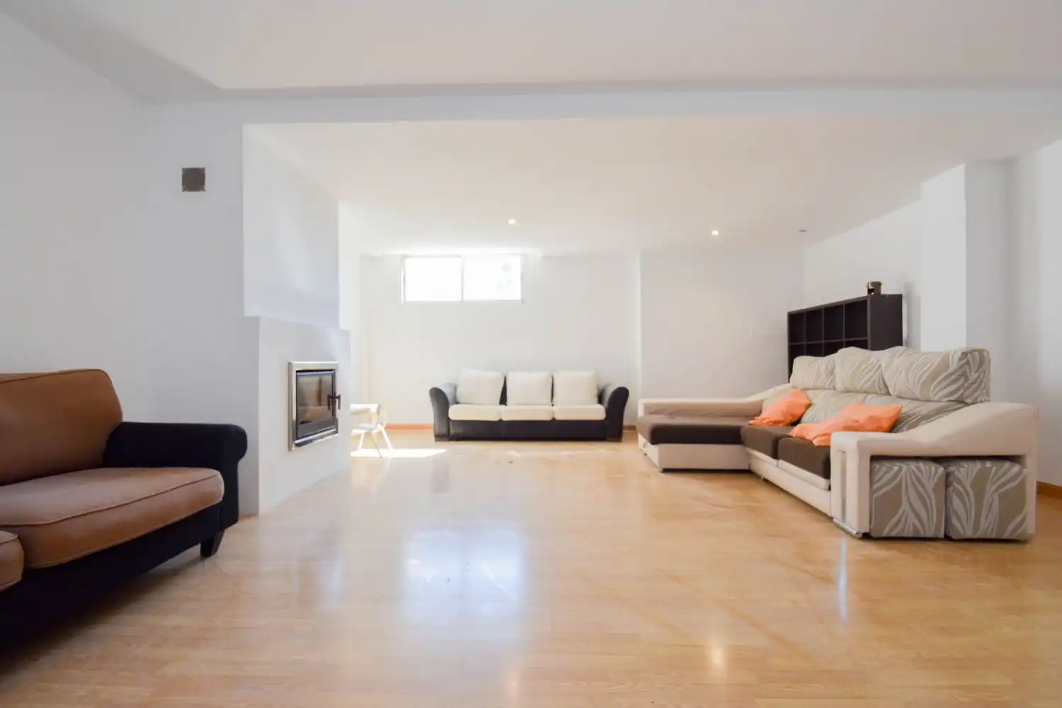 Sala d'estar de Casa adosada en venda en Las Gabias amb Terrassa i Piscina comunitària