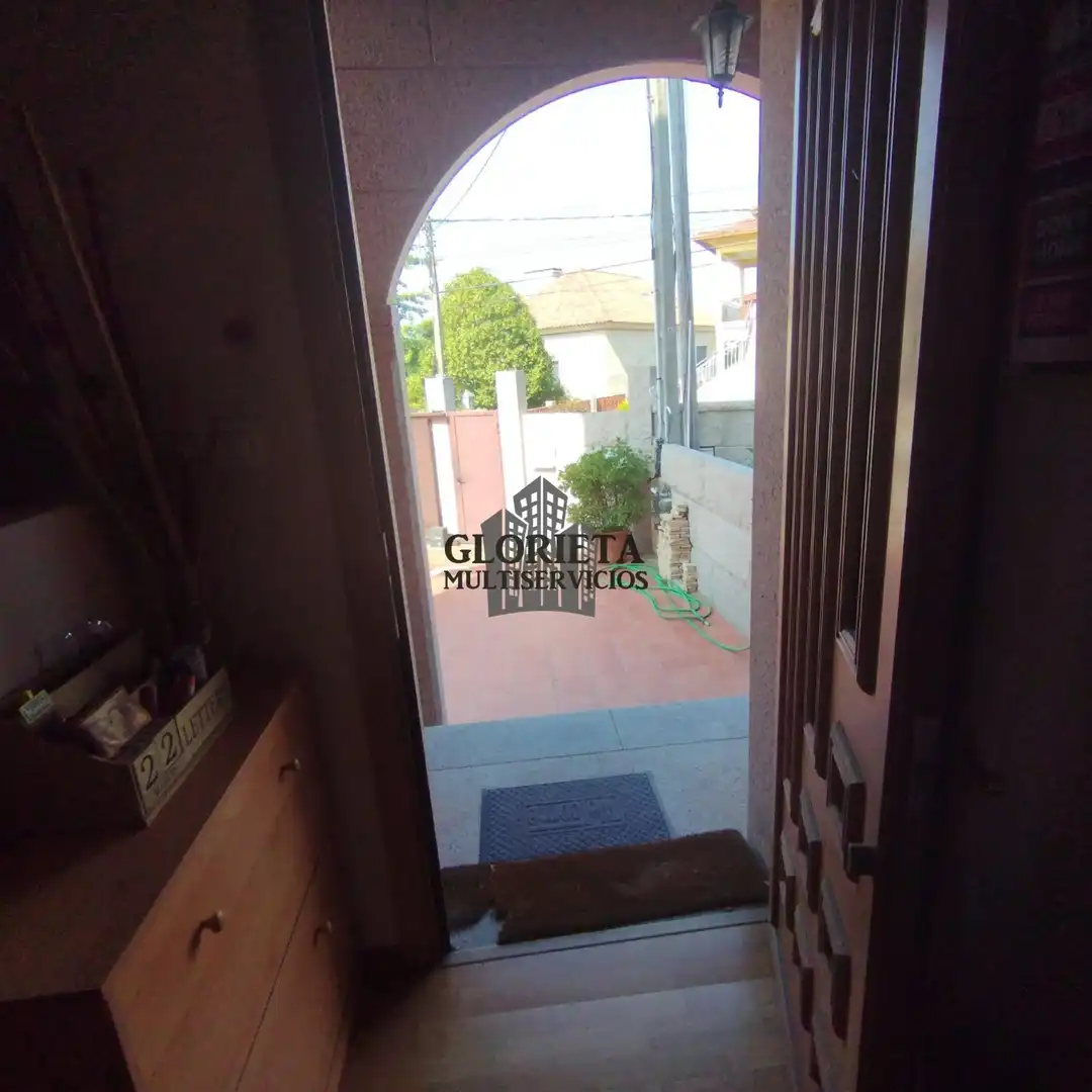 Vista exterior de Casa o xalet en venda en Vigo  amb Calefacció, Terrassa i Traster