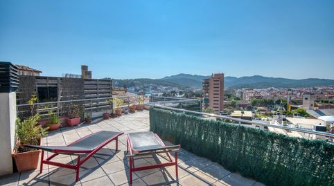 Luminoso ático dúplex en Sant Feliu de Guíxols con gran terraza solárium, piscina y vistas despejadas.