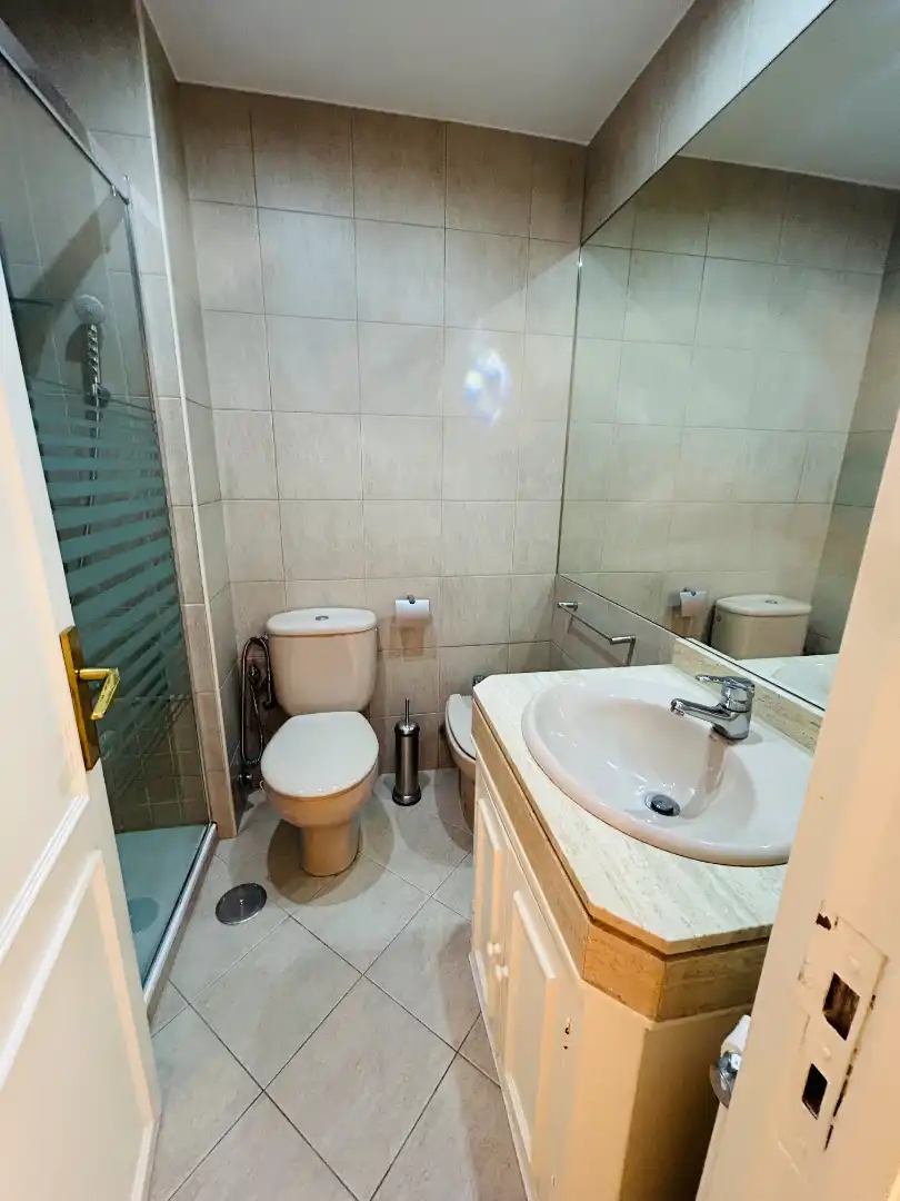 Baño de Piso de alquiler en Madrid con Aire acondicionado, Calefacción y Parquet