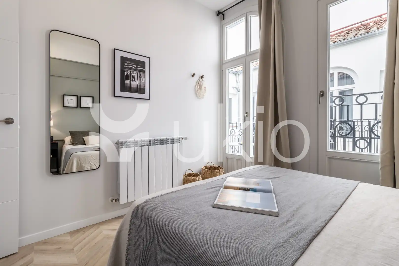 Schlafzimmer von Wohnungen zur Miete in Madrid mit Klimaanlage, Heizung und Terrasse