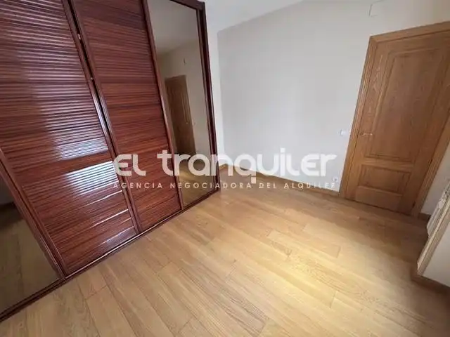 Schlafzimmer von Wohnung zur Miete in Madrid mit Klimaanlage und Waschmaschine