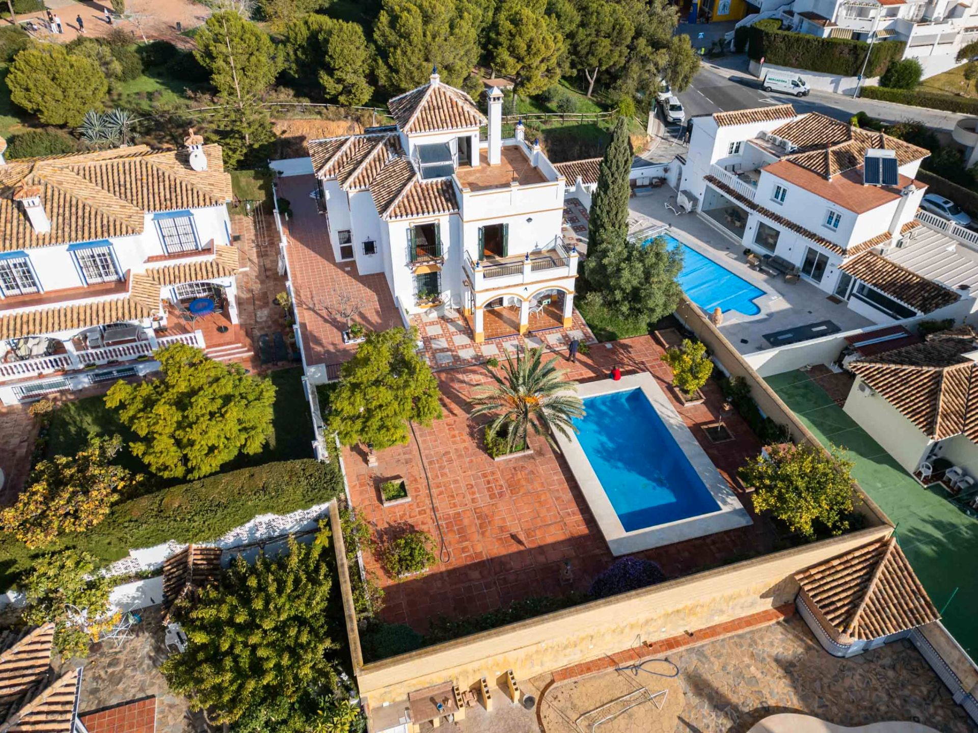 Vista exterior de Casa o xalet en venda en Benalmádena amb Aire condicionat, Terrassa i Traster