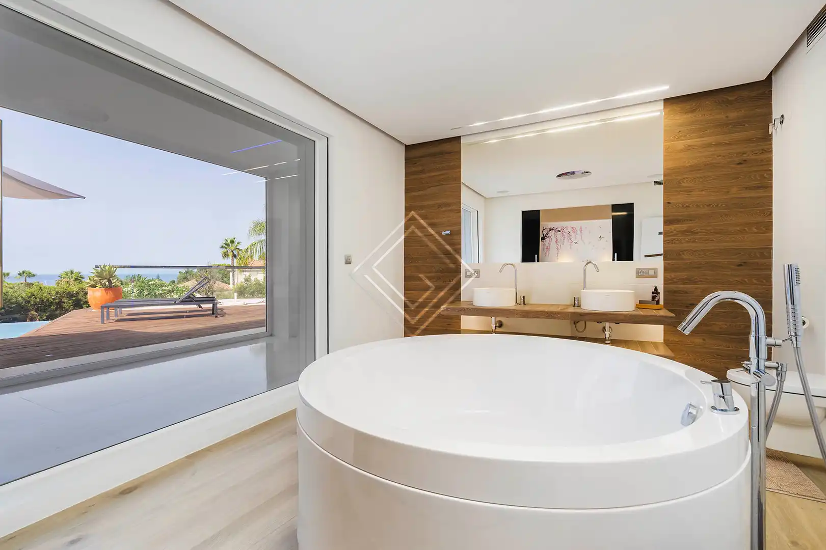 Baño de Casa o chalet de alquiler en Marbella con Aire acondicionado, Calefacción y Jardín privado