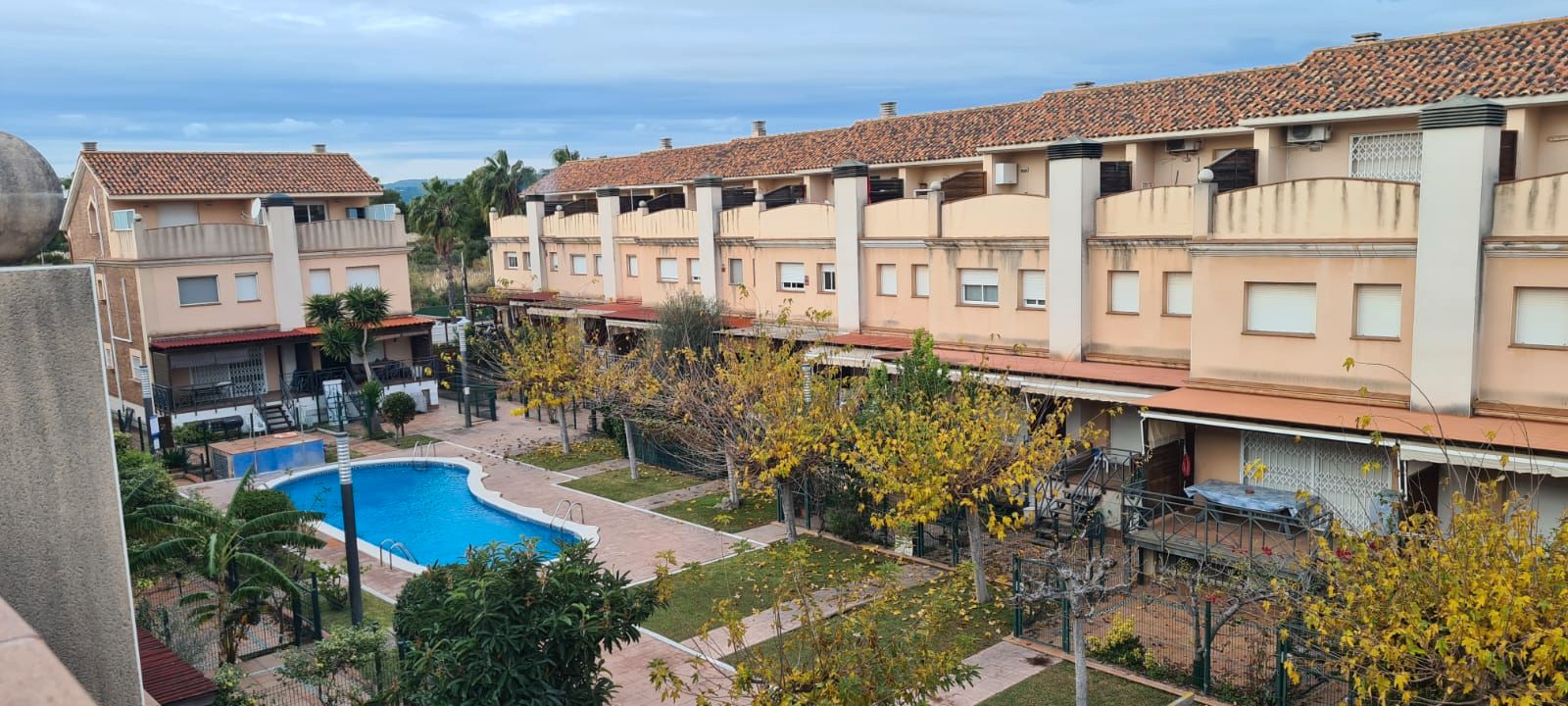 Vista exterior de Casa adosada en venda en Calafell amb Aire condicionat, Calefacció i Jardí privat