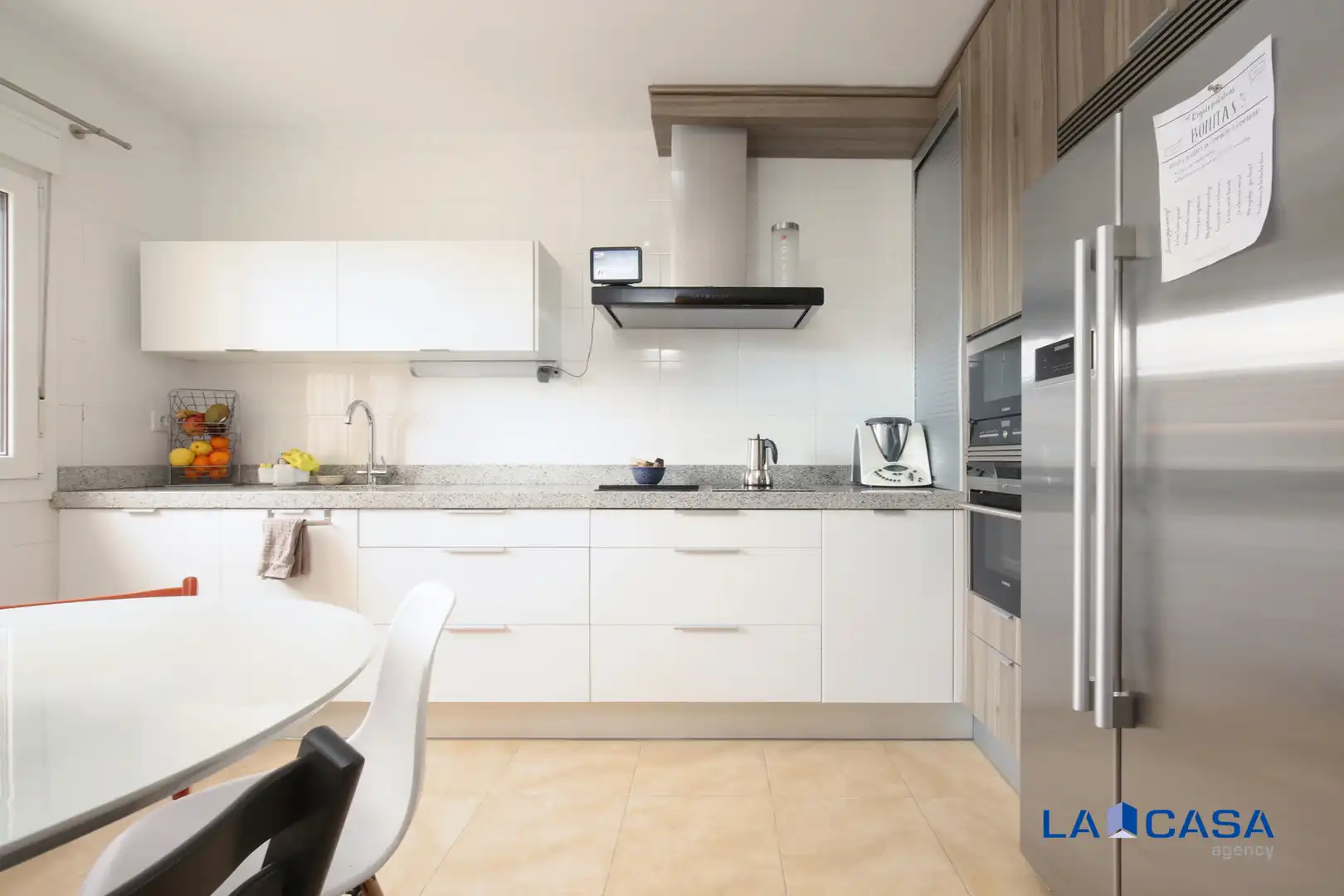 Cocina de Casa adosada en venta en Carranque con Aire acondicionado