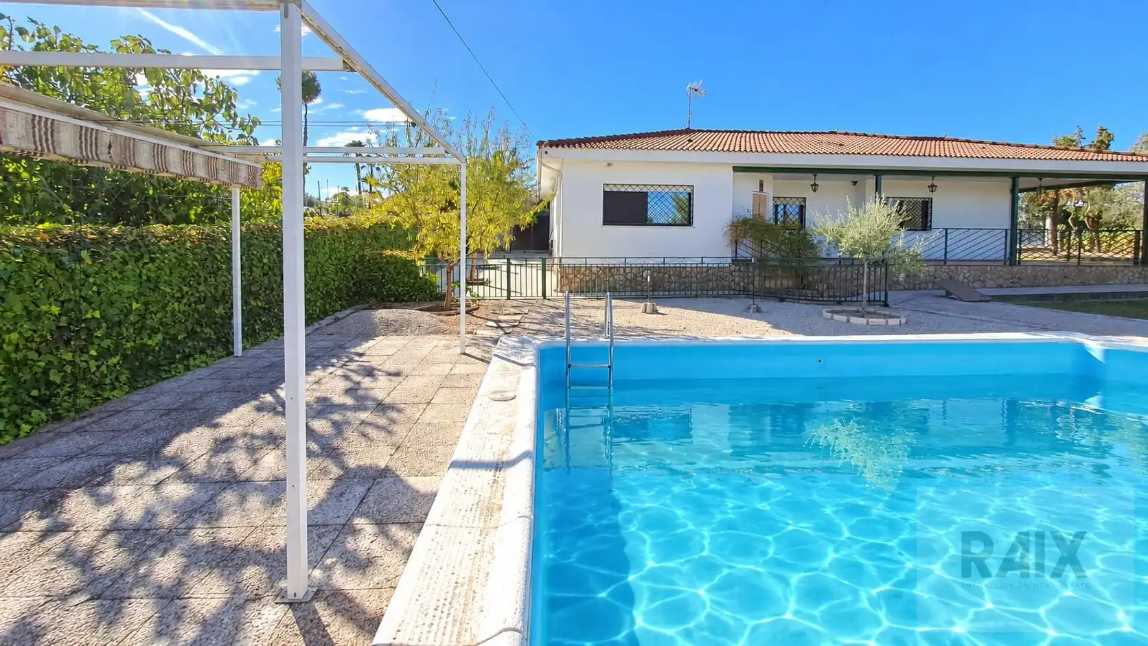 Swimming pool of Houses for sale in Colmenar de Oreja, Madrid