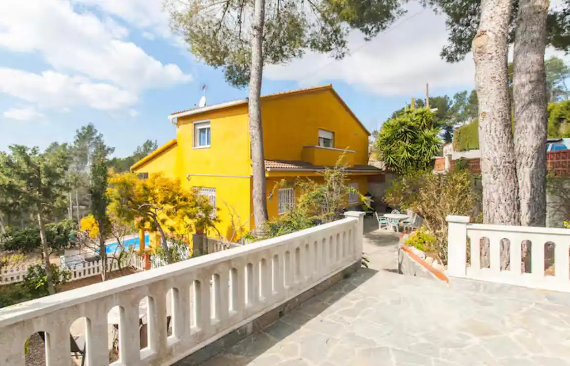 Vista exterior de Casa o xalet en venda en Olivella amb Aire condicionat, Jardí privat i Terrassa