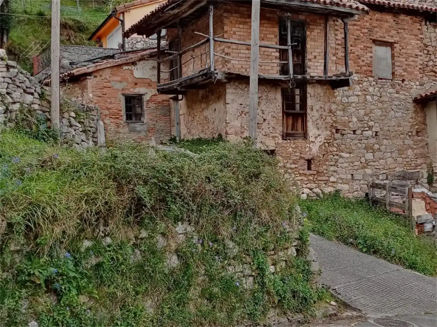 Exterior view of Detached homes for sale in Morcín  with Balcony