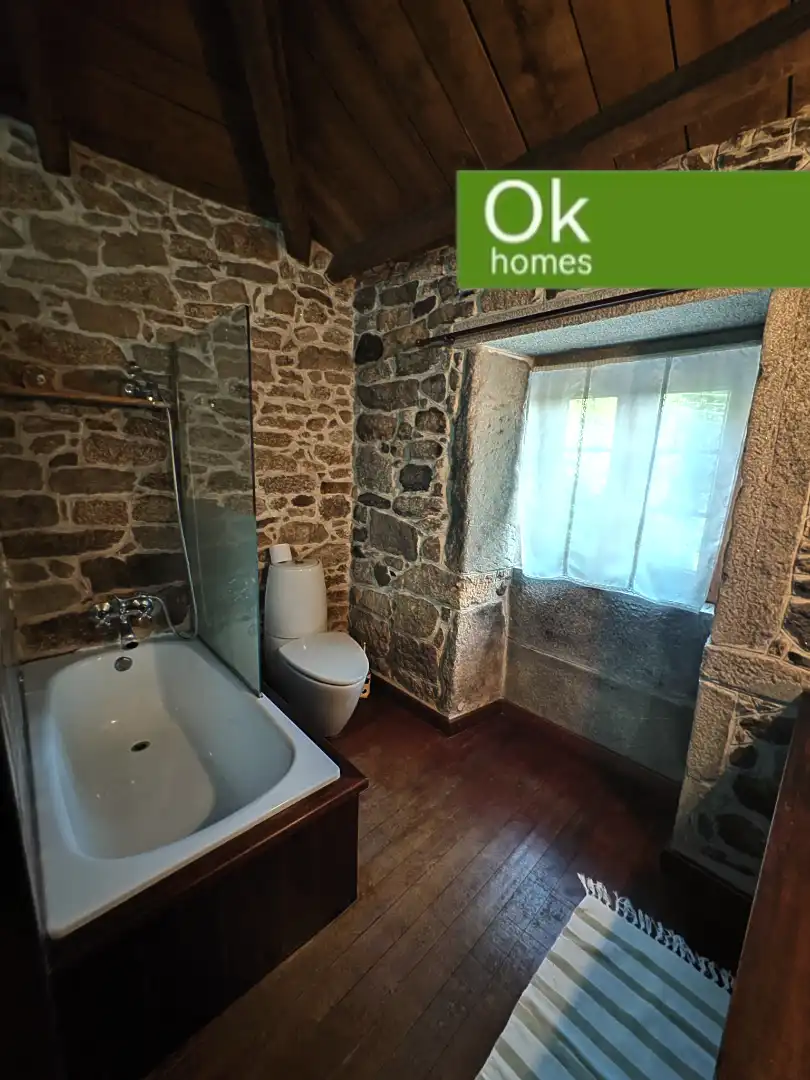 Badezimmer von Country house zum Verkauf in Guitiriz mit Heizung, Parkett und Abstellraum