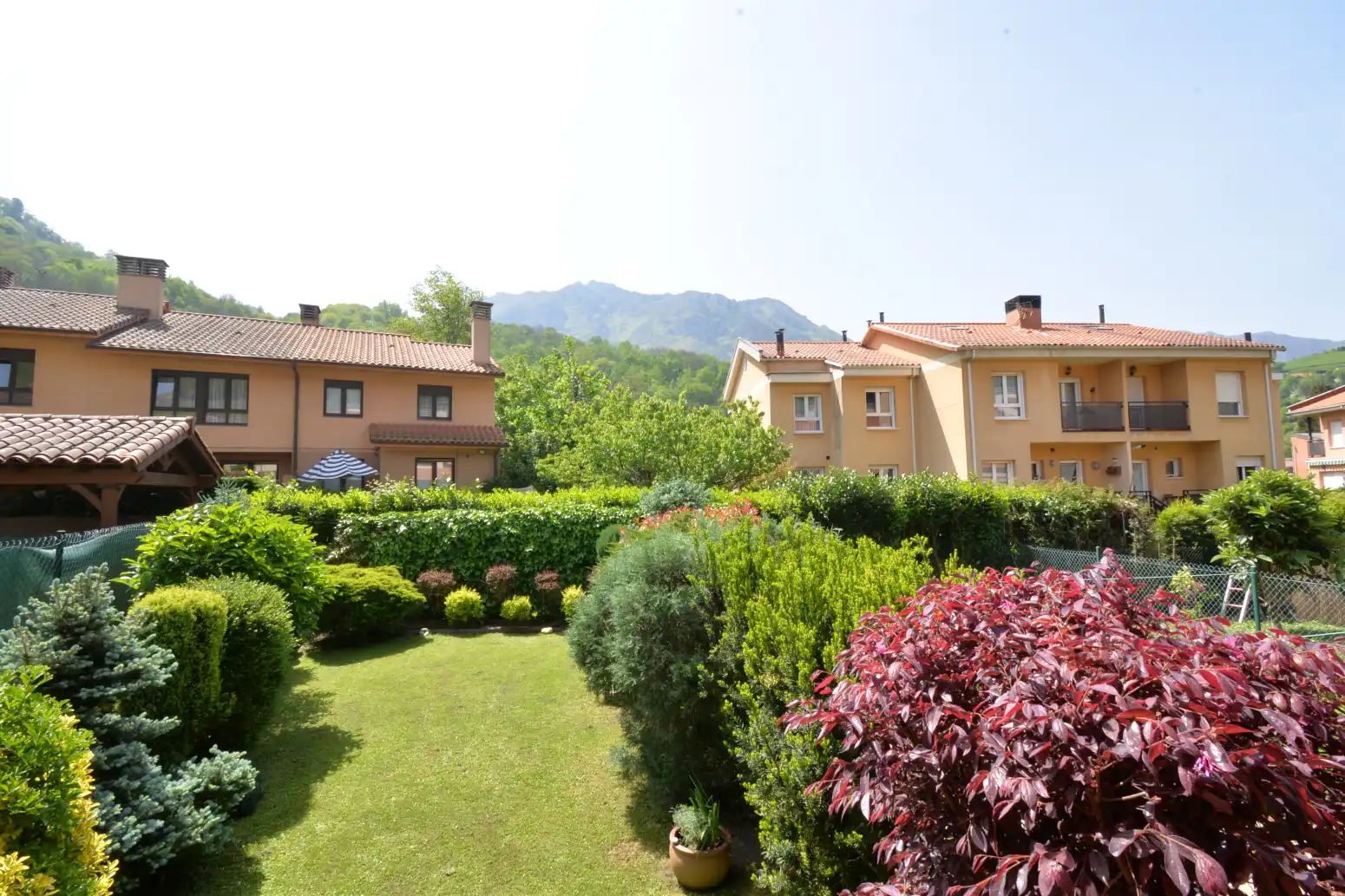Jardín de Casa adosada en venta en Morcín con Calefacción, Jardín privado y Terraza