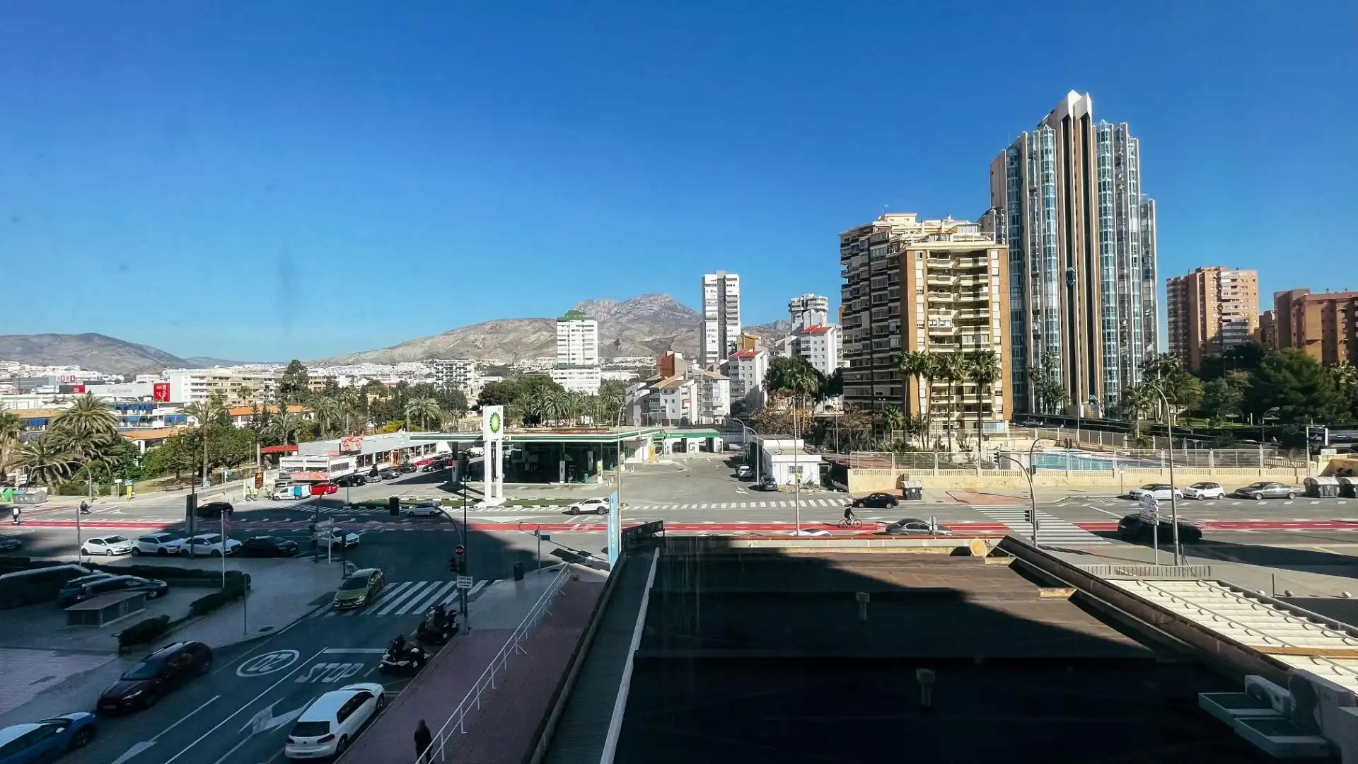 Vista exterior de Pis en venda en Benidorm amb Aire condicionat, Jardí privat i Terrassa