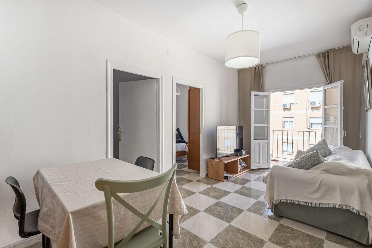 Bedroom of Flat for sale in  Granada Capital  with Air Conditioner, Terrace and Balcony