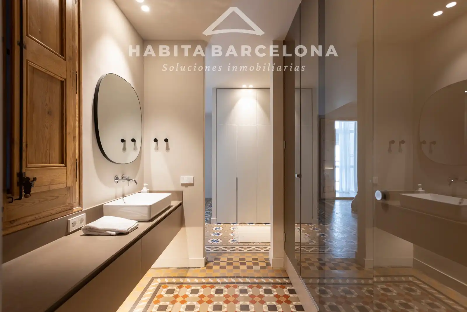 Wohnung zur Miete in Barcelona mit Klimaanlage, Heizung und Parkett