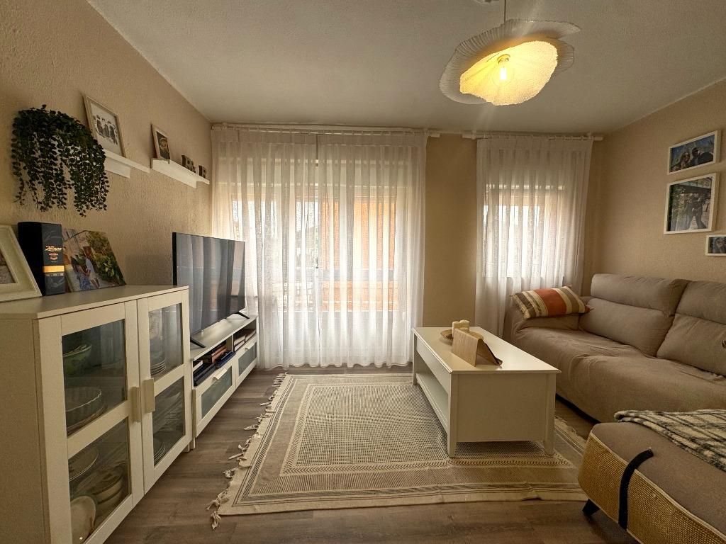 Living room of Flat for sale in Los Corrales de Buelna   with Heating and Parquet flooring