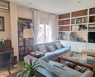 Living room of Flat for sale in  Madrid Capital  with Air Conditioner, Heating and Parquet flooring