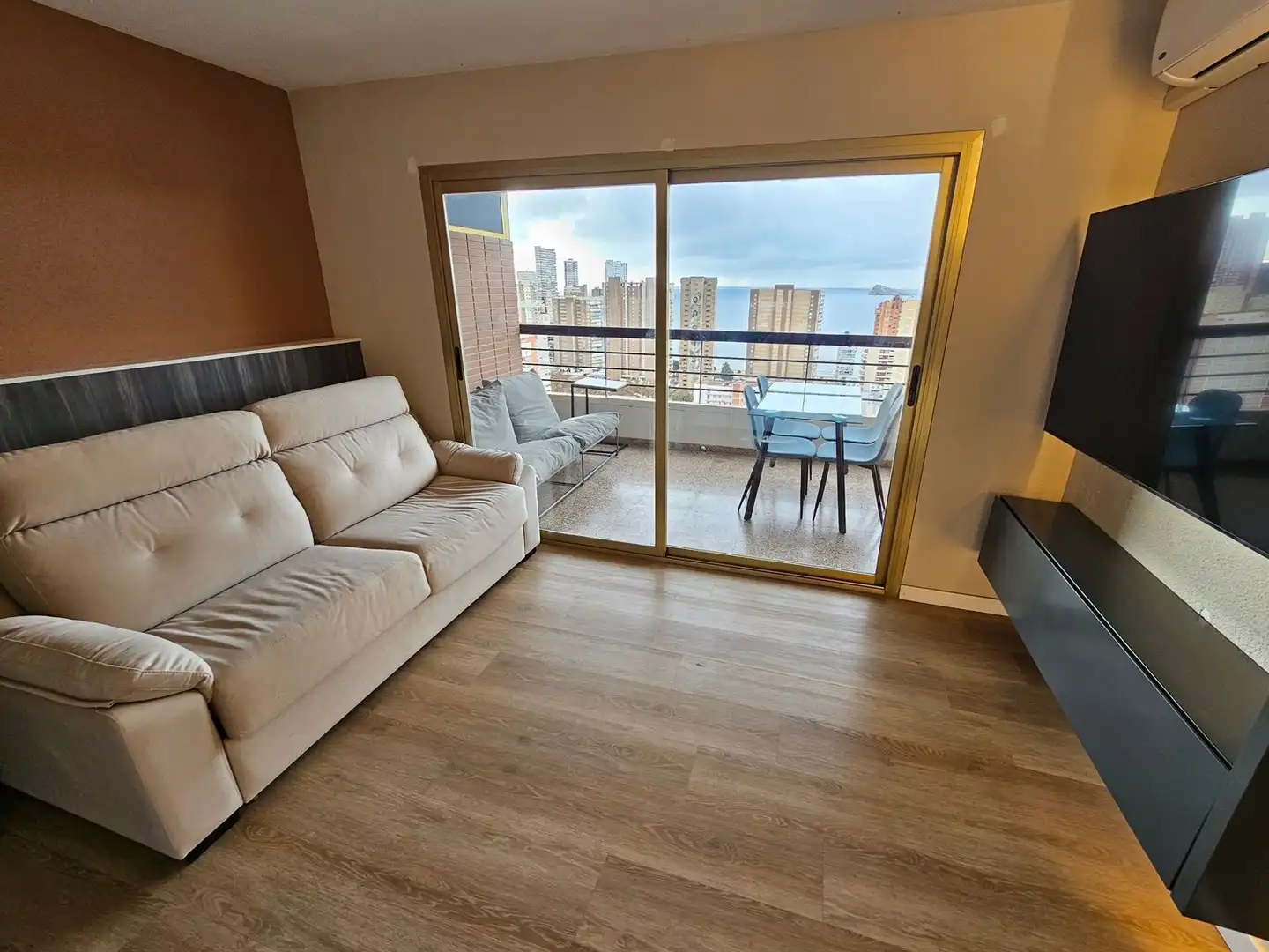 Wohnzimmer von Wohnung zur Miete in Benidorm mit Klimaanlage, Heizung und Terrasse