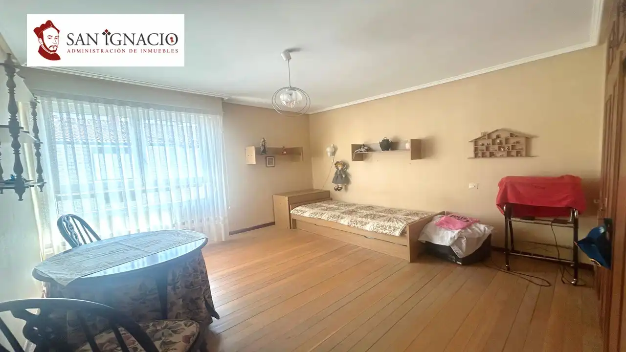 Habitación de Piso en venta en Villarcayo de Merindad de Castilla la Vieja con Amueblado y Balcón