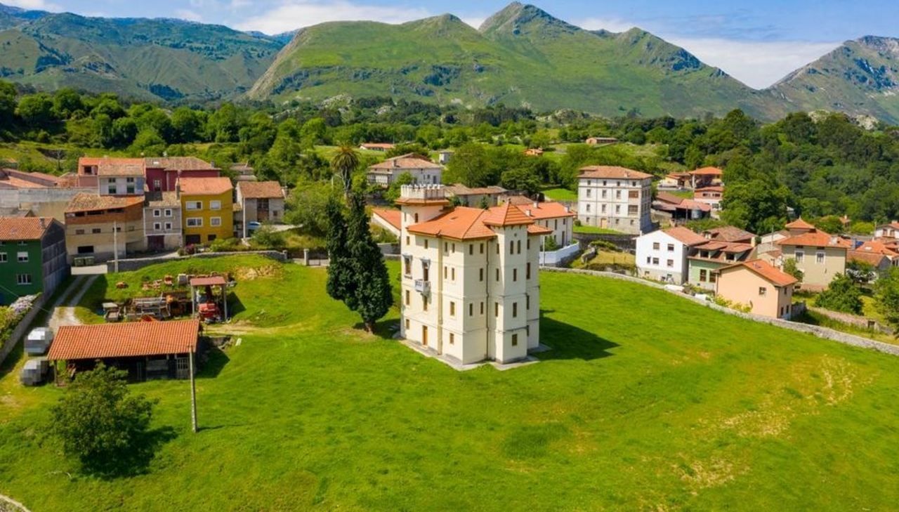 Exterior view of House or chalet for sale in Llanes  with Private garden