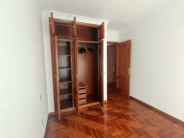 Bedroom of Flat for sale in Vigo   with Heating, Parquet flooring and Oven