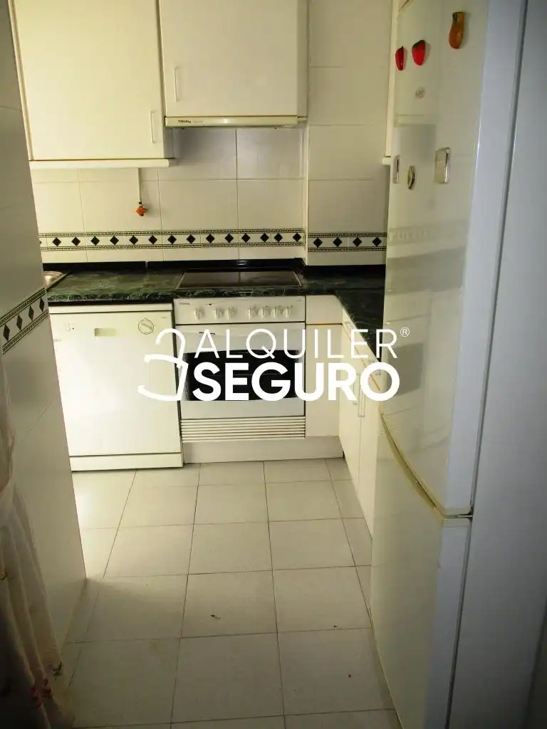 Cuina de Pis de lloguer en San Fernando de Henares amb Aire condicionat, Calefacció i Moblat
