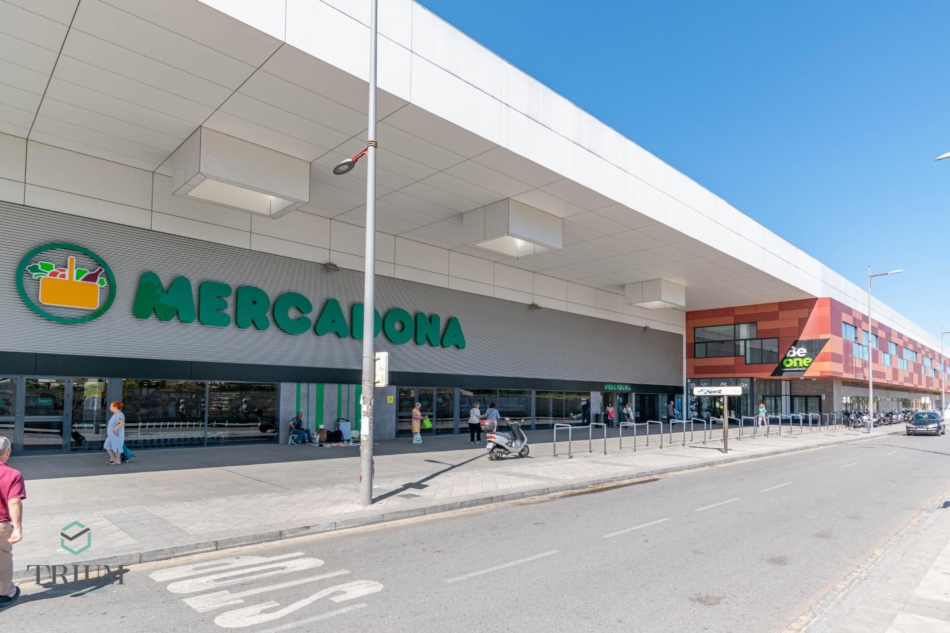 Flat for sale in  Granada Capital  with Air Conditioner and Balcony