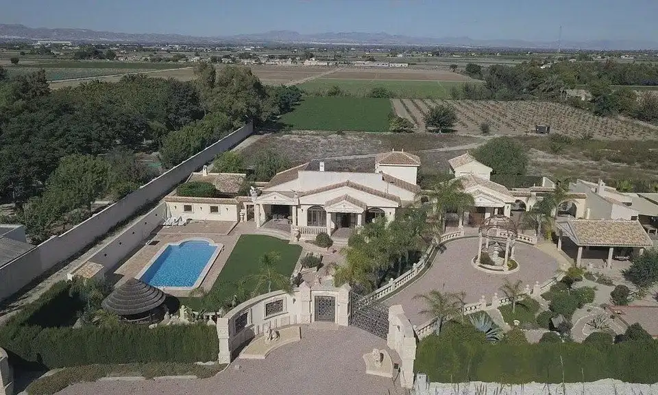 Country house with pool for sale in Daya Nueva