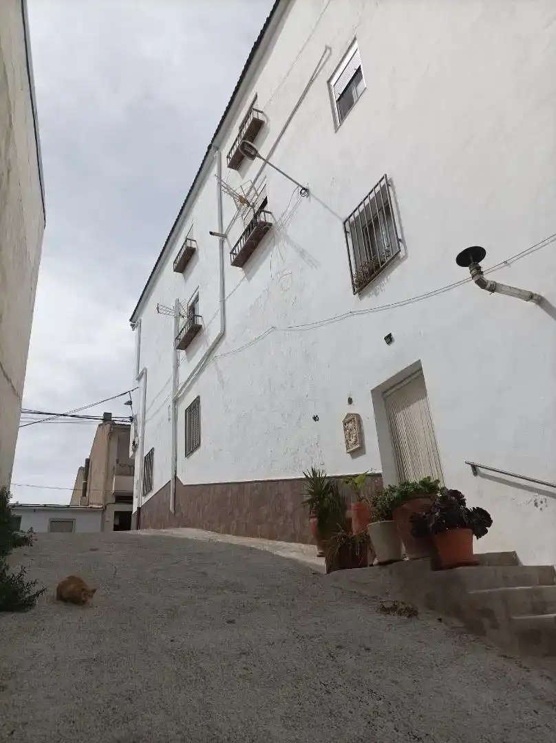 Vista exterior de Casa adosada en venda en Noalejo amb Aire condicionat, Jardí privat i Traster