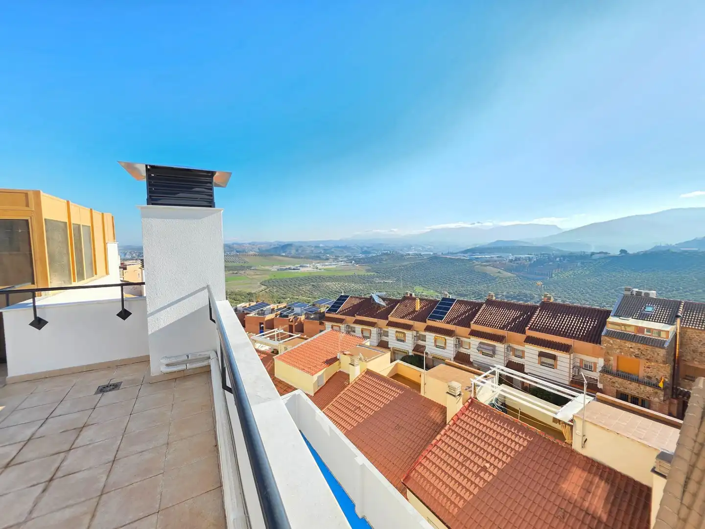 Vista exterior de Casa adosada en venta en Jaén con Aire acondicionado, Calefacción y Jardín privado