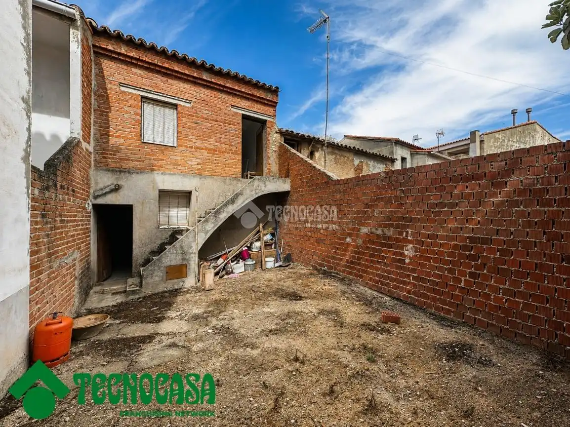 Vista exterior de Casa adosada en venta en Los Navalucillos con Jardín privado