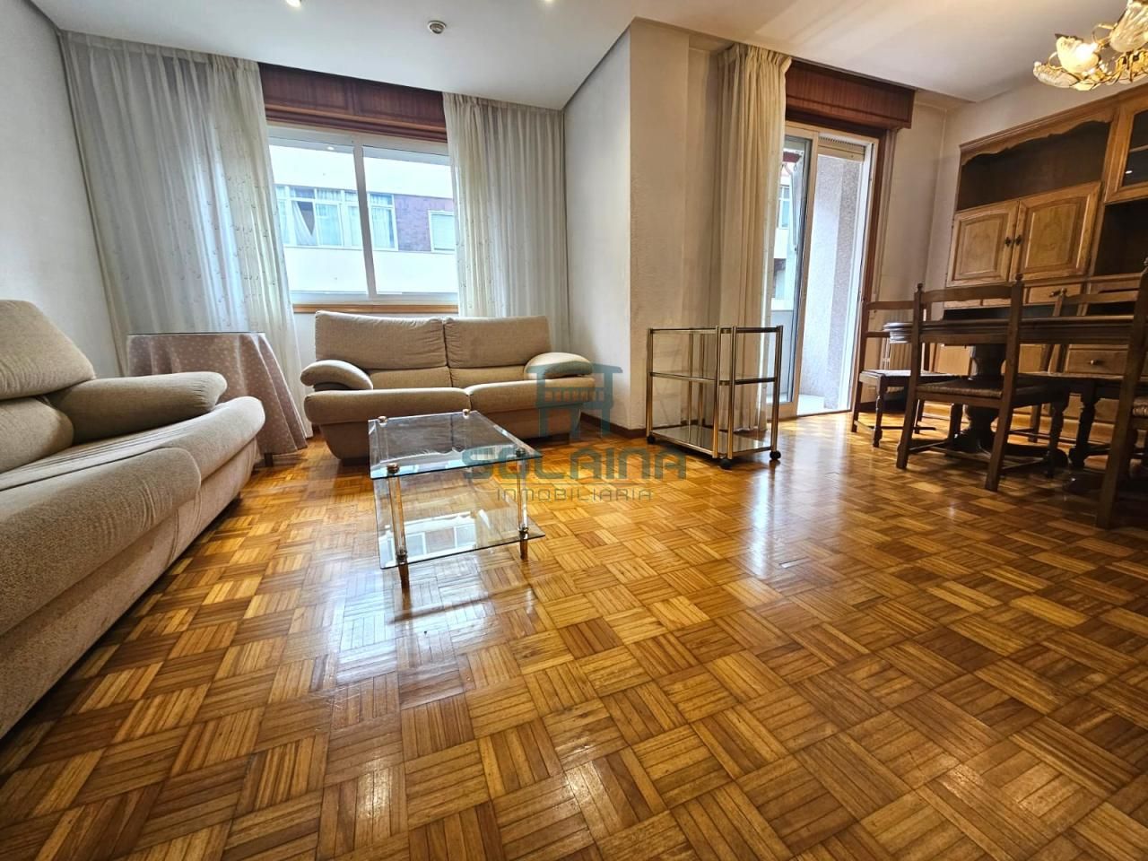 Sala d'estar de Pis en venda en Ourense Capital  amb Calefacció, Parquet i Traster