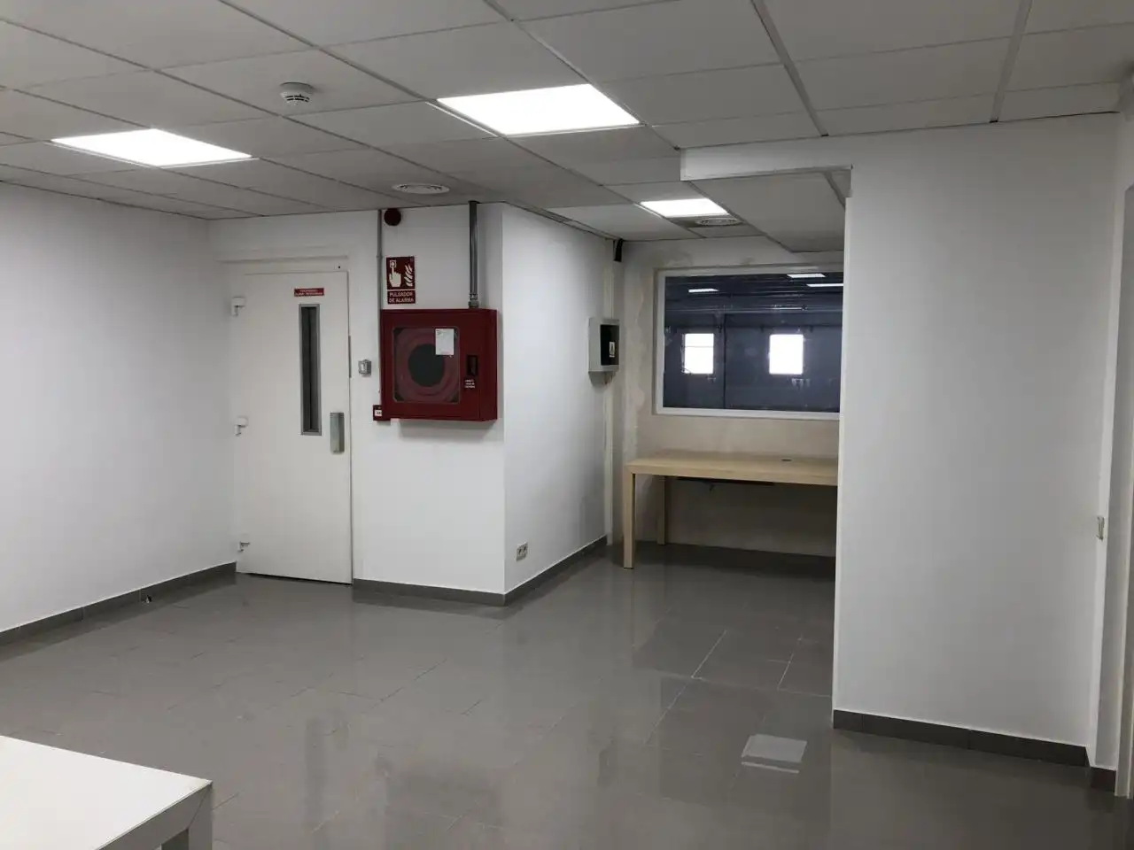 Nave industrial de alquiler en Barcelona con Calefacción y Alarma