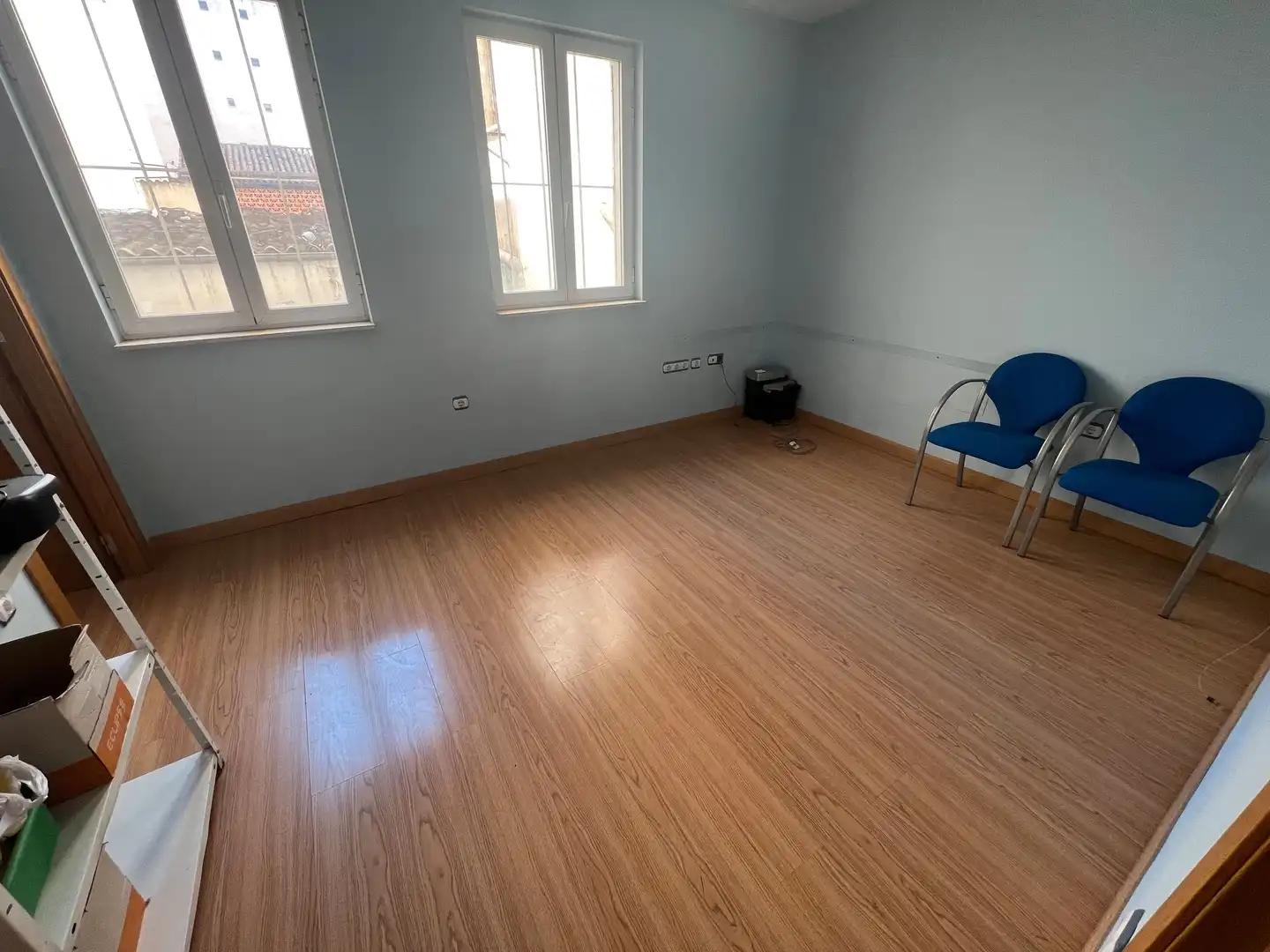 Bureau avec ascenseur à vendre à N/A