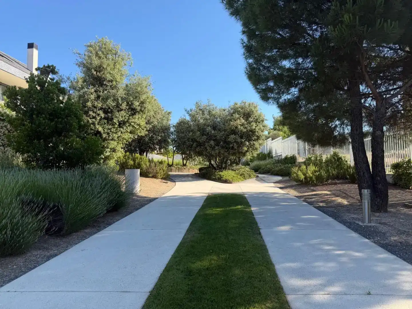 Vista exterior de Dúplex en venda en Pozuelo de Alarcón amb Aire condicionat, Piscina i Balcó