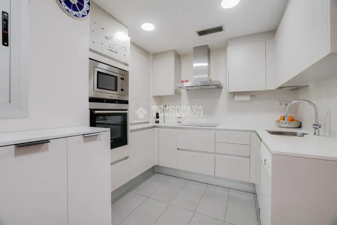 Cocina de Piso en venta en L'Hospitalet de Llobregat con Aire acondicionado, Calefacción y Balcón